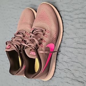 Nike Free RN women's 9 dark gray/pink light weight running shoe